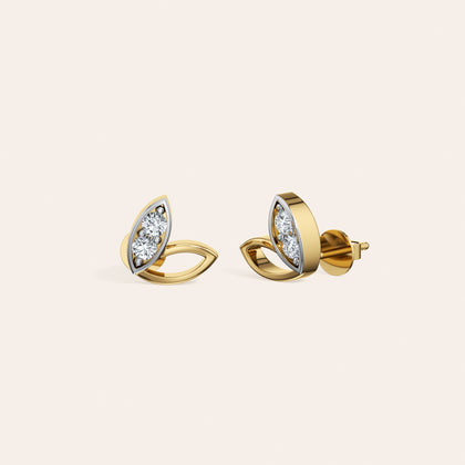 The Petal Stud close-up detail 2 - 14K Yellow Gold lab-grown diamond